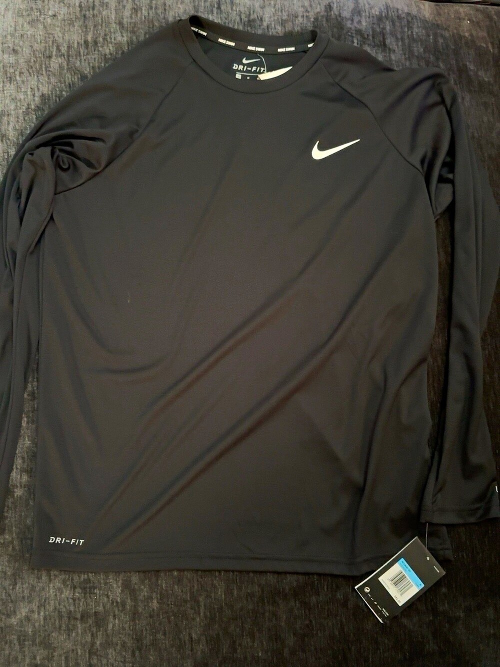 Nike Swim Dri-FIT Men’s Medium Black Long Sleeve Rash Guard Shirt NWT
